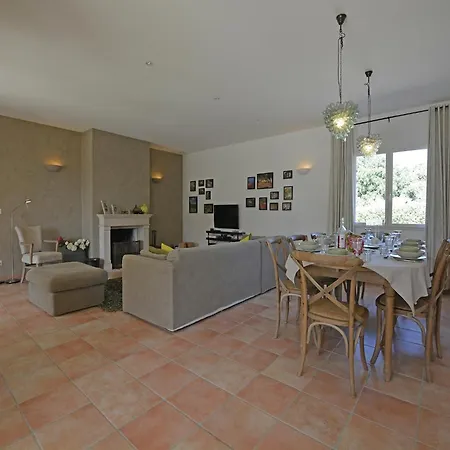 Villa Elegant In *