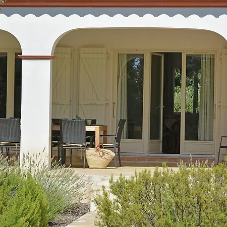 Luxurious In With Pool Escales