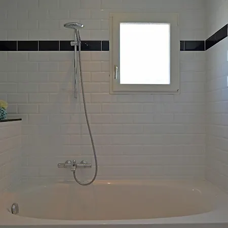 Villa Luxurious In With Pool Escales